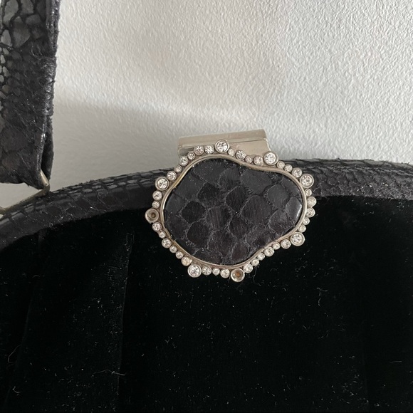 Adrianna papell black velvet handbag with snakeskin trim - Picture 3 of 11